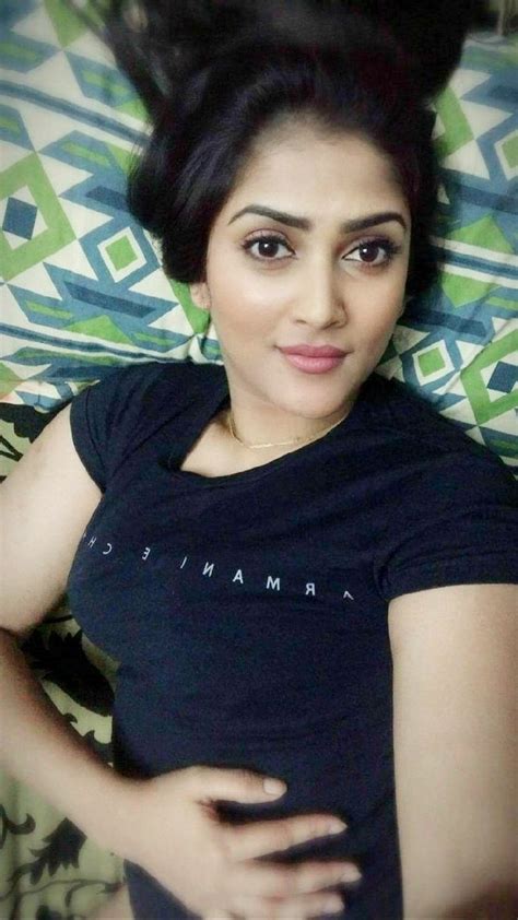 Desi girl nude selfie showing perfect body